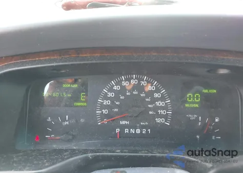 2001 Lincoln Town Car Executive z USA, uszkodzony, nr VIN 1LNHM81W61Y661331